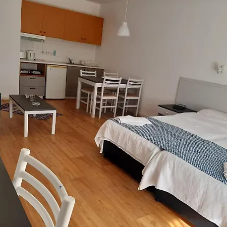 Hylatio Tourist Village מלון דירות פיסורי