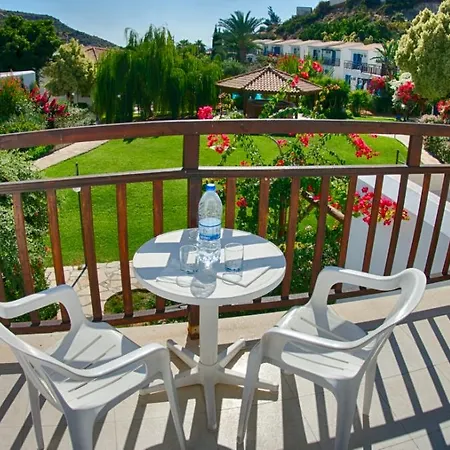 מלון דירות Hylatio Tourist Village פיסורי