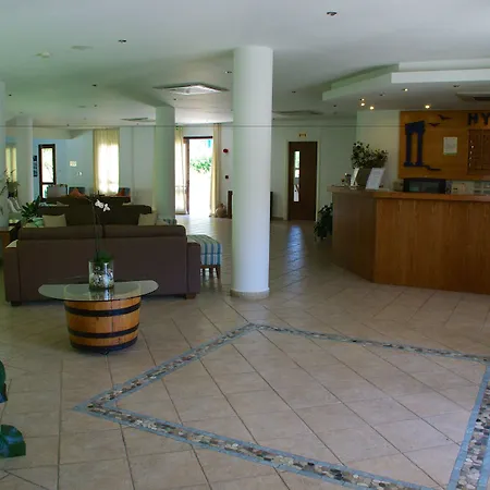 מלון דירות Hylatio Tourist Village 4*