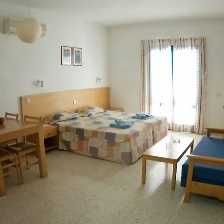 Hylatio Tourist Village מלון דירות פיסורי