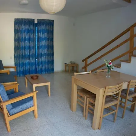 Hylatio Tourist Village מלון דירות פיסורי