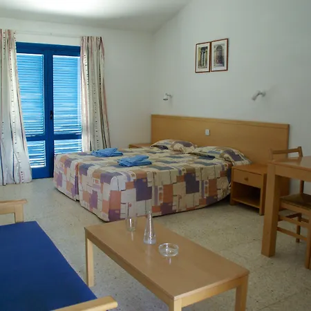 מלון דירות Hylatio Tourist Village פיסורי