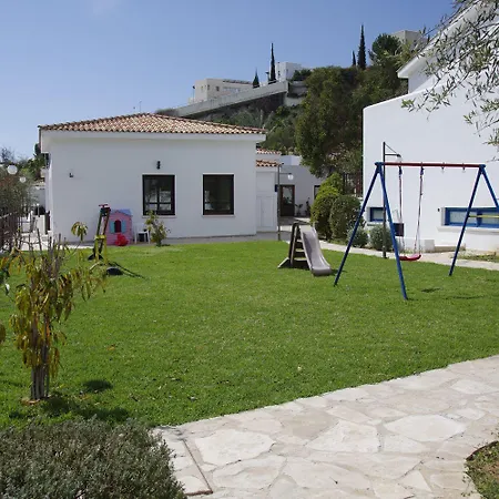 Hylatio Tourist Village מלון דירות פיסורי