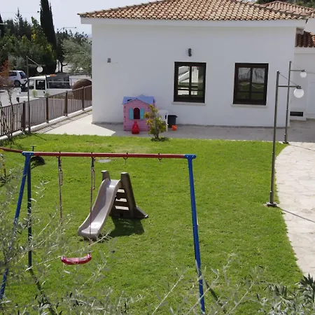 Hylatio Tourist Village מלון דירות