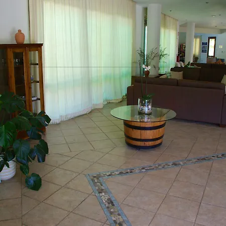 מלון דירות Hylatio Tourist Village 4*