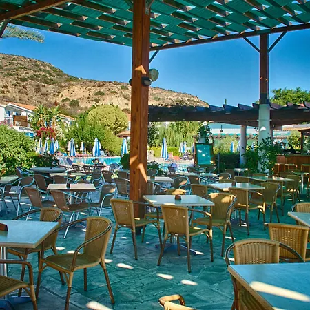 Hylatio Tourist Village מלון דירות פיסורי