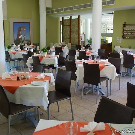 Hylatio Tourist Village 4* פיסורי