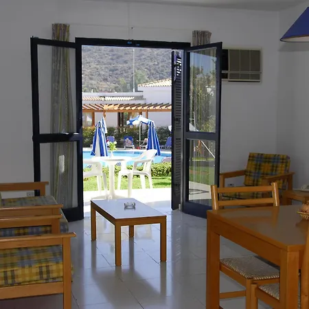 Hylatio Tourist Village מלון דירות
