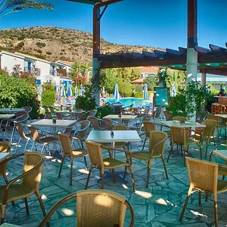מלון דירות Hylatio Tourist Village 4*