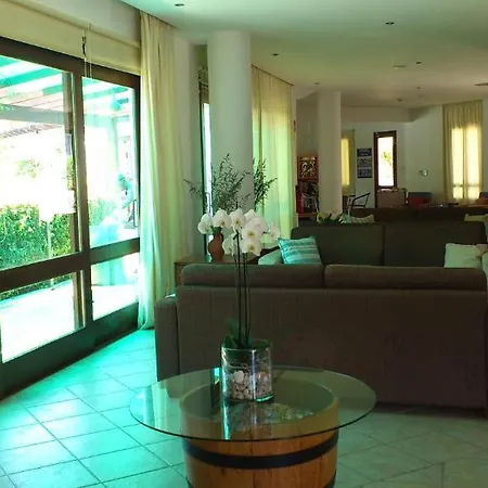 Hylatio Tourist Village מלון דירות