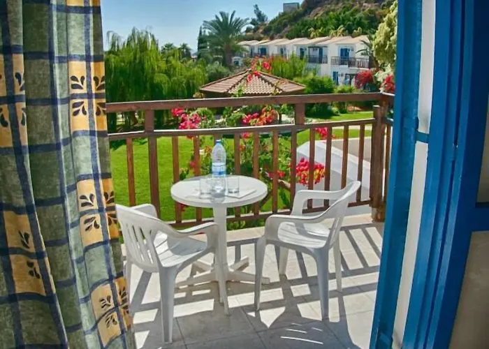 Hylatio Tourist Village Apartahotel 4*