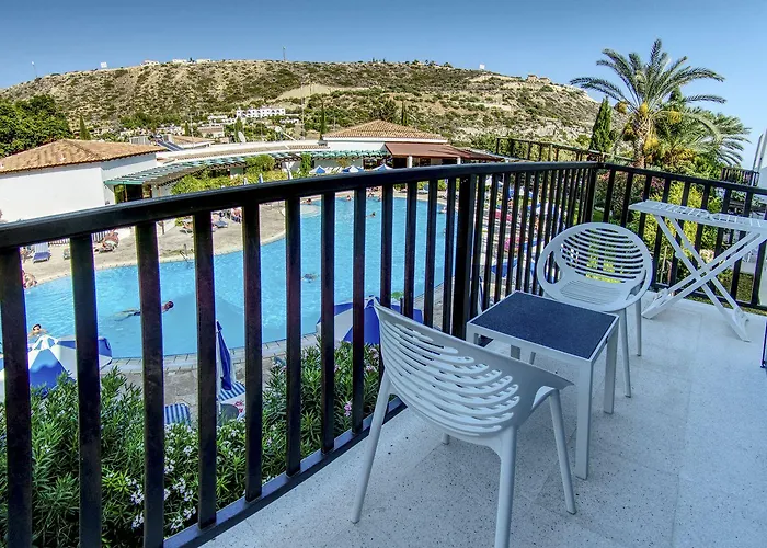 Apartahotel Hylatio Tourist Village 4*